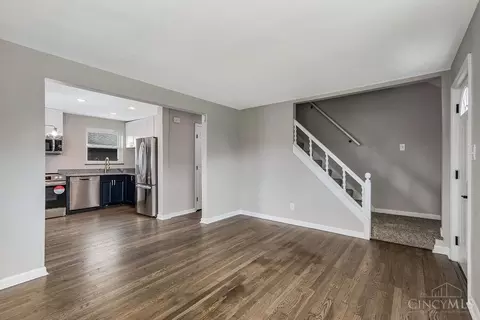 Living - 649 Maple Dr, Reading, OH 45215 photo 4 of 9