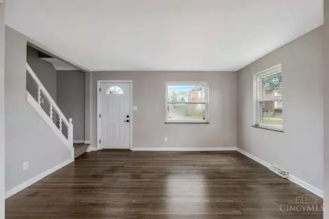 Living - 649 Maple Dr, Reading, OH 45215 photo 3 of 9