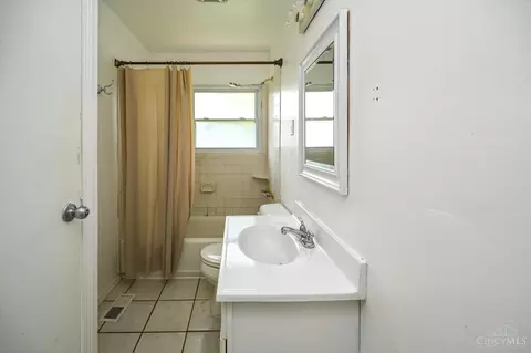 Bath - 4297 Williams Ave, Cincinnati, OH 45236 photo 2 of 2