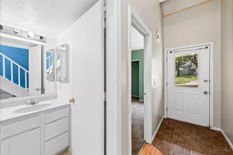 Entry Way - 7814 Hackney Cir, Maineville, OH 45039 photo 2 of 3