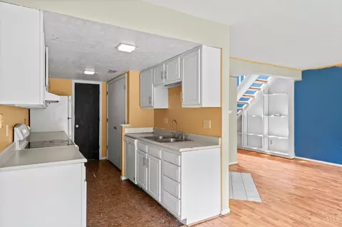 Kitchen - 7814 Hackney Cir, Maineville, OH 45039 photo 1 of 2