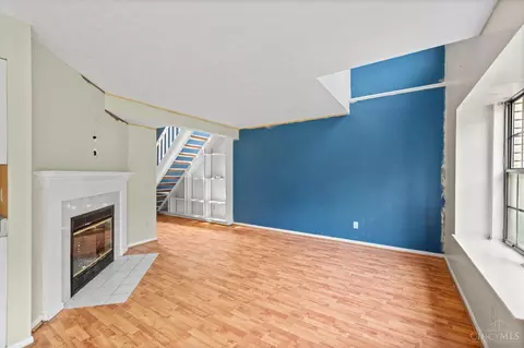 Living - 7814 Hackney Cir, Maineville, OH 45039 photo 3 of 3