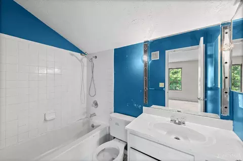 Bath - 7814 Hackney Cir, Maineville, OH 45039 photo 2 of 2