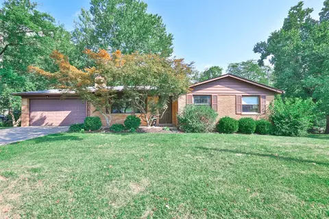 6996 Gary Lee Dr, West Chester, OH 45069
