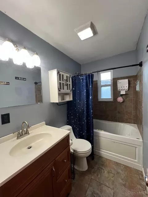 Bath - 687 Hoffman Ave, Williamsburg, OH 45176 photo 1 of 1