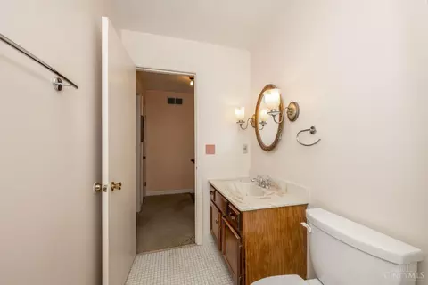 Bath - 9783 Bunker Hill Ln, Montgomery, OH 45242 photo 4 of 4