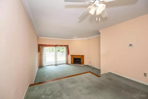 Living - 9783 Bunker Hill Ln, Montgomery, OH 45242 photo 3 of 7