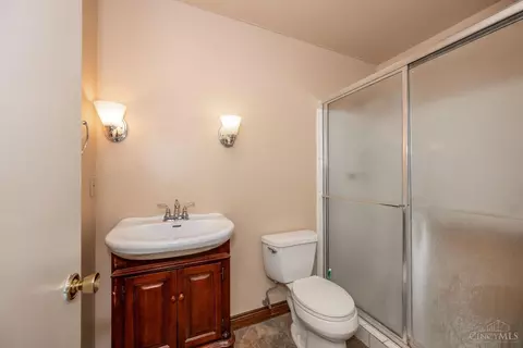 Bath - 9783 Bunker Hill Ln, Montgomery, OH 45242 photo 1 of 4