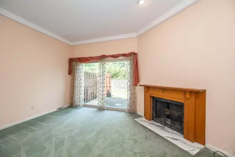 Living - 9783 Bunker Hill Ln, Montgomery, OH 45242 photo 5 of 7