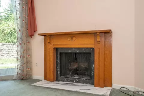 Living - 9783 Bunker Hill Ln, Montgomery, OH 45242 photo 6 of 7