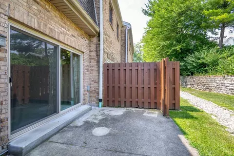 Exterior - 9783 Bunker Hill Ln, Montgomery, OH 45242 photo 3 of 8