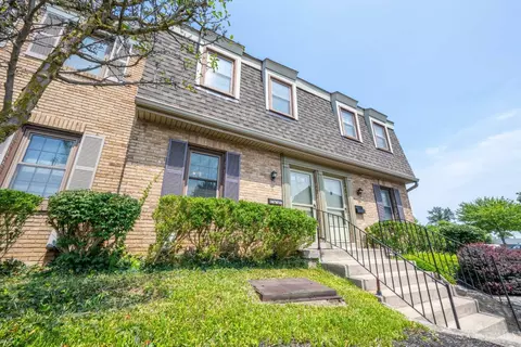 Exterior - 9783 Bunker Hill Ln, Montgomery, OH 45242 photo 2 of 8