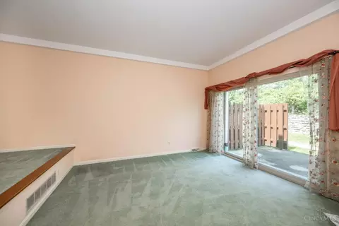 Living - 9783 Bunker Hill Ln, Montgomery, OH 45242 photo 4 of 7