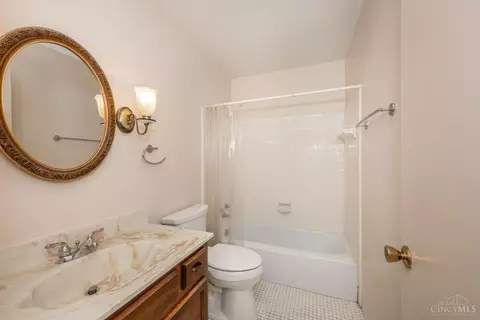 Bath - 9783 Bunker Hill Ln, Montgomery, OH 45242 photo 3 of 4