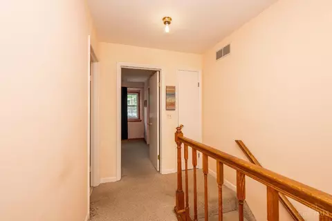 Entry Way - 9783 Bunker Hill Ln, Montgomery, OH 45242 photo 3 of 4