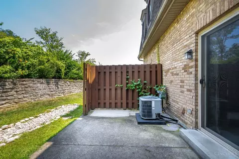 Exterior - 9783 Bunker Hill Ln, Montgomery, OH 45242 photo 4 of 8