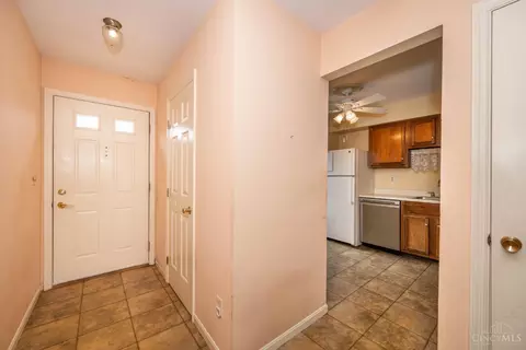 Entry Way - 9783 Bunker Hill Ln, Montgomery, OH 45242 photo 1 of 4