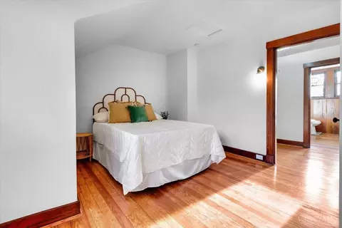 Bedroom - 3203 Observatory Ave, Cincinnati, OH 45208 photo 4 of 7