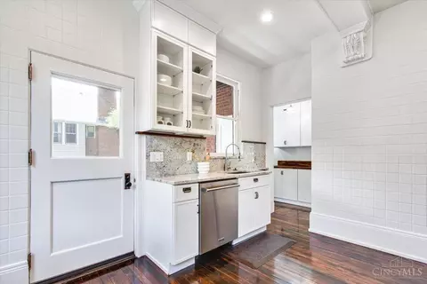 Kitchen - 3203 Observatory Ave, Cincinnati, OH 45208 photo 4 of 4