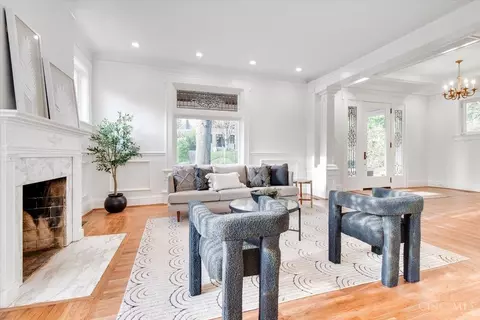 Living - 3203 Observatory Ave, Cincinnati, OH 45208 photo 1 of 2