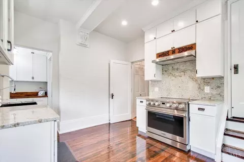 Kitchen - 3203 Observatory Ave, Cincinnati, OH 45208 photo 3 of 4