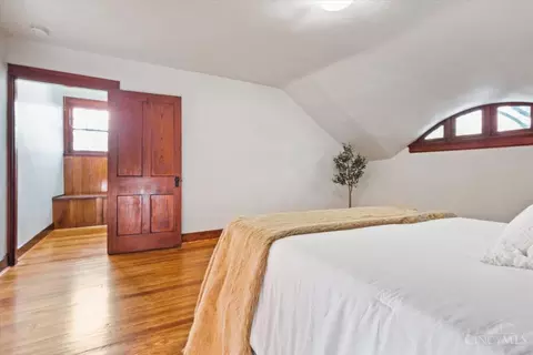 Bedroom - 3203 Observatory Ave, Cincinnati, OH 45208 photo 7 of 7