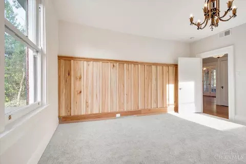 Bedroom - 3203 Observatory Ave, Cincinnati, OH 45208 photo 2 of 7