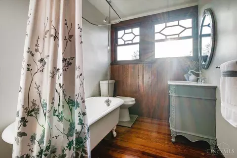 Bath - 3203 Observatory Ave, Cincinnati, OH 45208 photo 4 of 4
