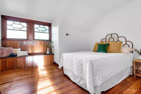 Bedroom - 3203 Observatory Ave, Cincinnati, OH 45208 photo 3 of 7