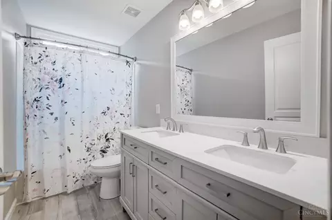 Bath - 838 Dorgene Ln, Cincinnati, OH 45244 photo 7 of 10