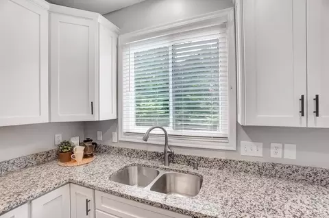 Kitchen - 838 Dorgene Ln, Cincinnati, OH 45244 photo 6 of 8