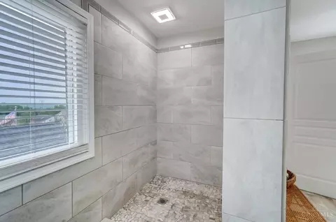 Bath - 838 Dorgene Ln, Cincinnati, OH 45244 photo 6 of 10
