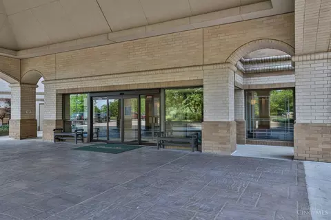 1201 Edgecliff Pl #1111, Cincinnati, OH 45206 photo 2