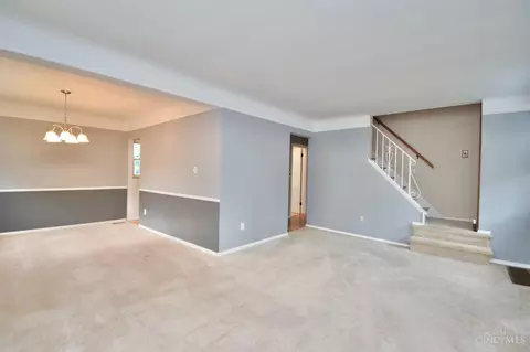 1187 Cherevilla Ln, Cincinnati, OH 45238 photo 2