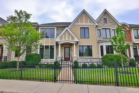 9563 Park Manor Blvd, Blue Ash, OH 45242