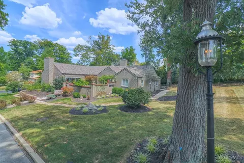 706 Lindell Ln, Cincinnati, OH 45226