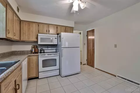 9588 Leebrook Dr, Cincinnati, OH 45231 photo 17