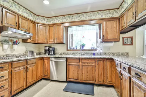 Kitchen - 9549 Dick Rd, Harrison, OH 45030 photo 2 of 4