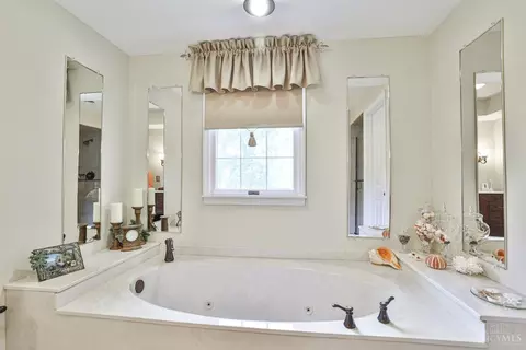 Bath - 9549 Dick Rd, Harrison, OH 45030 photo 2 of 6