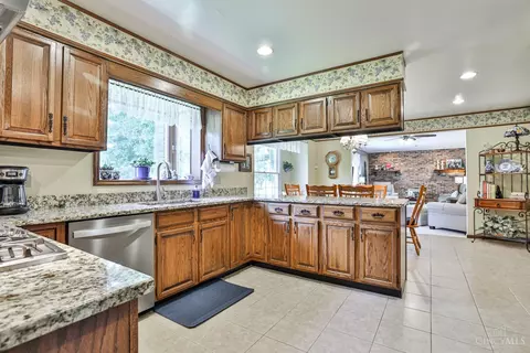 Kitchen - 9549 Dick Rd, Harrison, OH 45030 photo 4 of 4