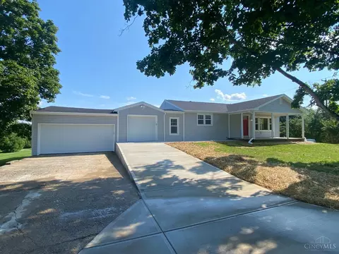 8401 Flora Ln, Middletown, OH 45042