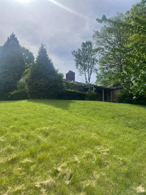 9398 Sherborn Dr, Cincinnati, OH 45231
