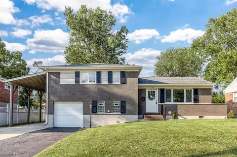 732 Converse Dr, Forest Park, OH 45240