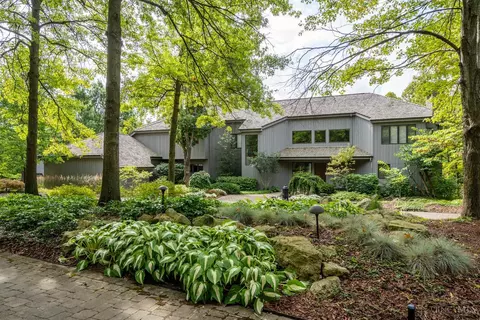 9145 Old Indian Hill Rd, Cincinnati, OH 45243