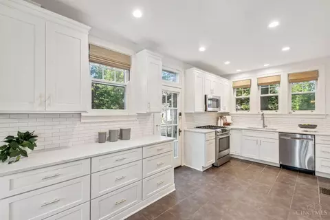 3545 Holly Ln, Cincinnati, OH 45208 photo 13