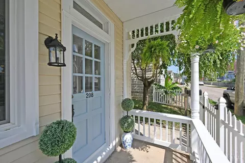 Exterior - 208 Pearl St, Reading, OH 45215 photo 3 of 12
