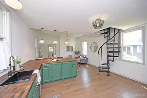 Kitchen - 208 Pearl St, Reading, OH 45215 photo 6 of 7