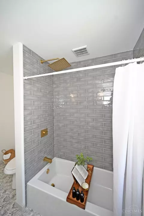 Bath - 208 Pearl St, Reading, OH 45215 photo 3 of 3