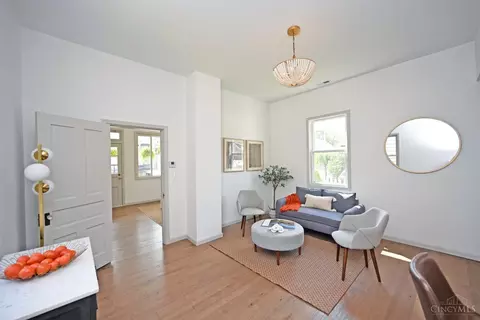 Living - 208 Pearl St, Reading, OH 45215 photo 2 of 4