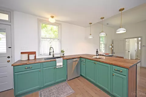 Kitchen - 208 Pearl St, Reading, OH 45215 photo 5 of 7
